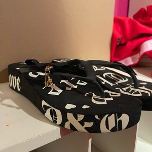 Juicy Couture vintage flip flops 7 size
